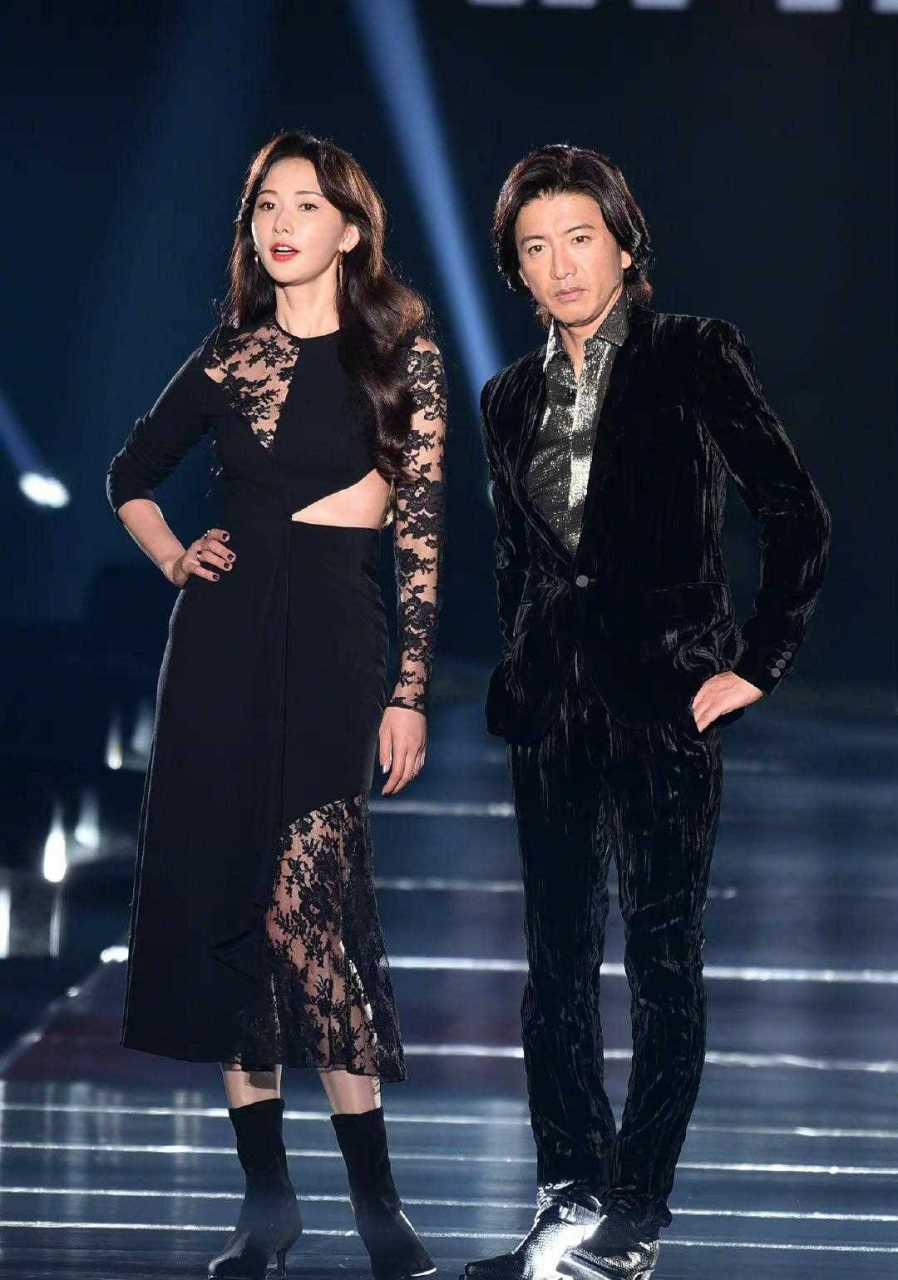 "国民女神"林志玲与木村拓哉曾一同走秀,男神,女神一起出场的画面简直