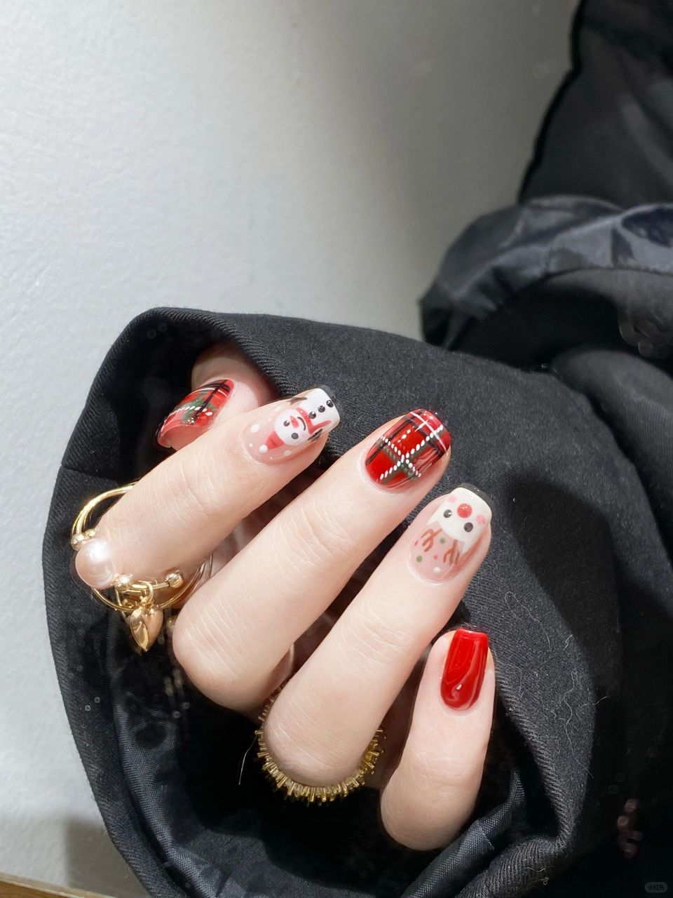 圣诞跨新年美甲手绘雪人麋鹿美甲教程～	 今天给大家带来一款超级显白