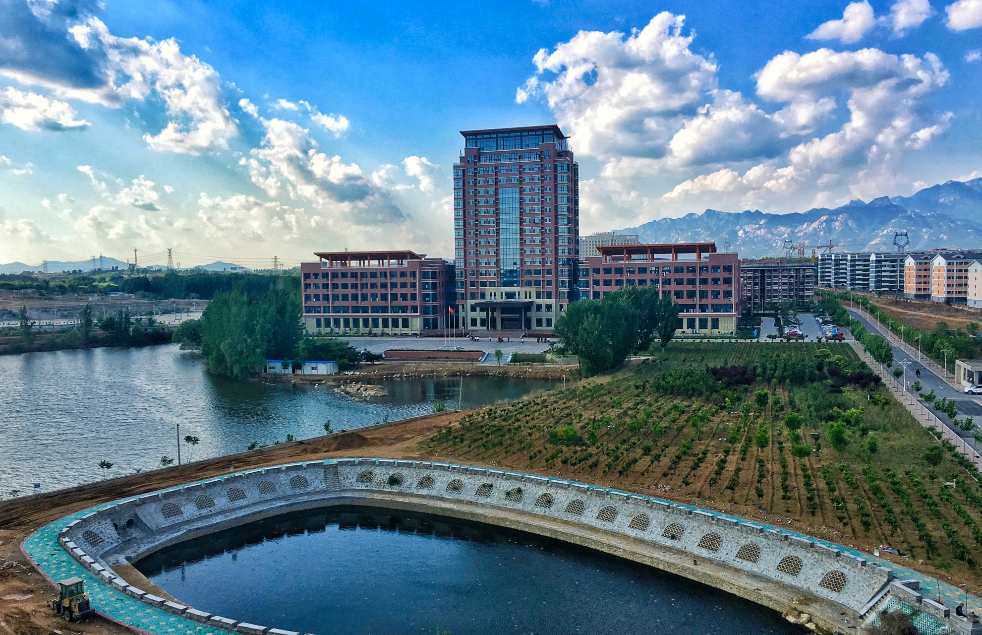 山东力明科技职业学院-(山东中西医结合大学) 一是新中国成立后的第一