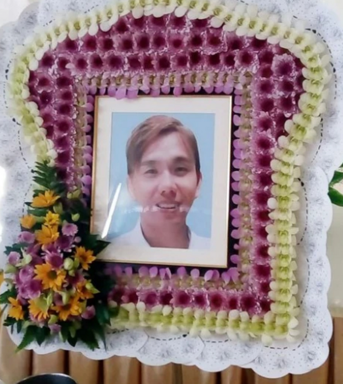 据相关媒体报道华人歌手黄国俊于4月2日因新冠肺炎去世,享年47岁,其