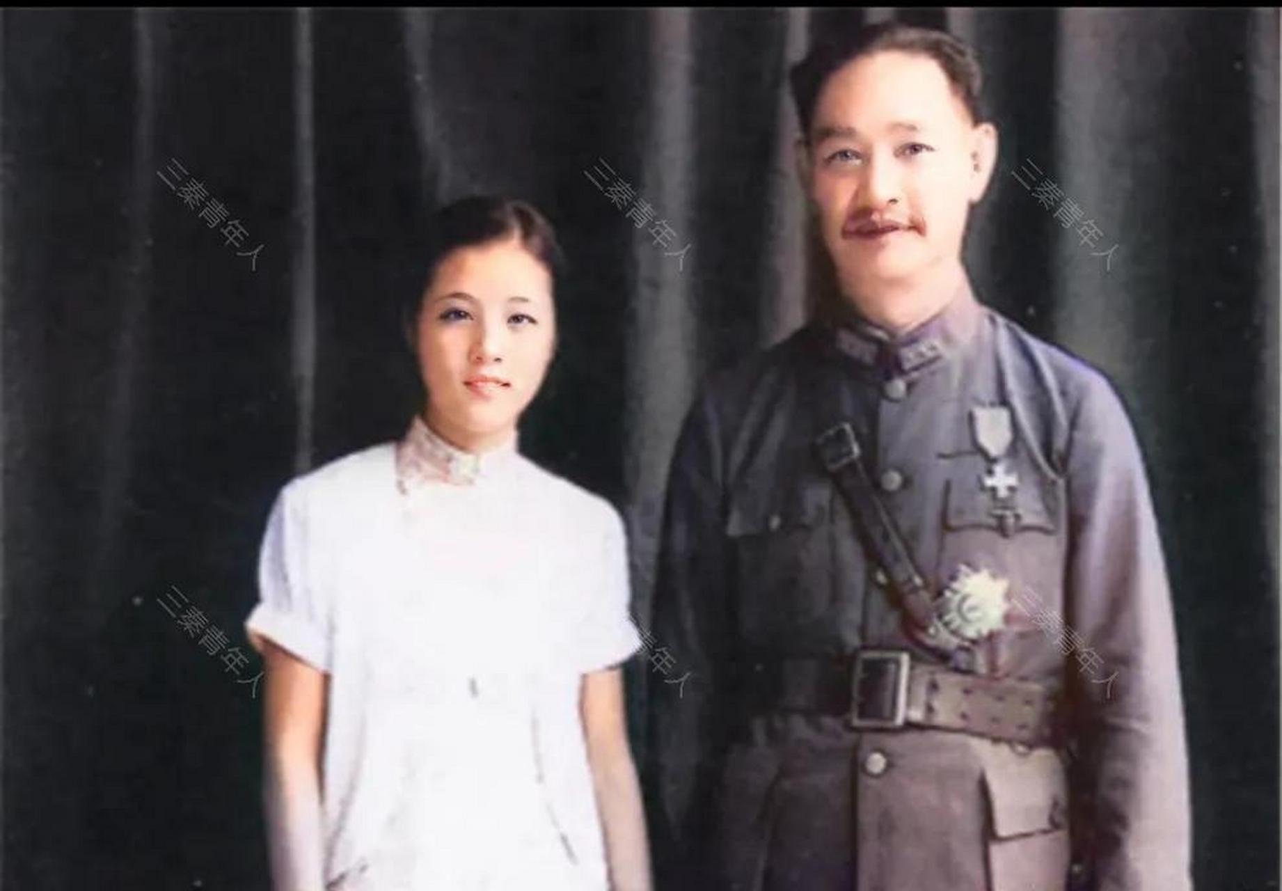 1936年,南京,程潜将军和刚刚结婚的妻子郭翼青合影.