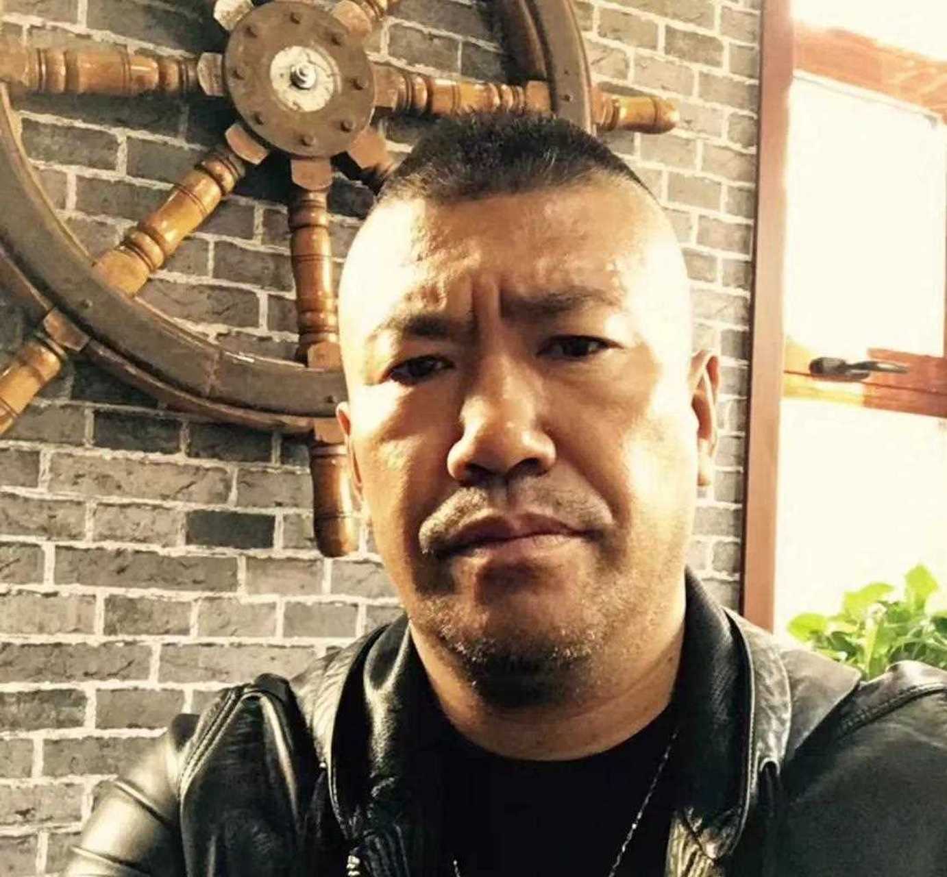 吃了真拉肚子!小白龙再嘲烧鸡利!
