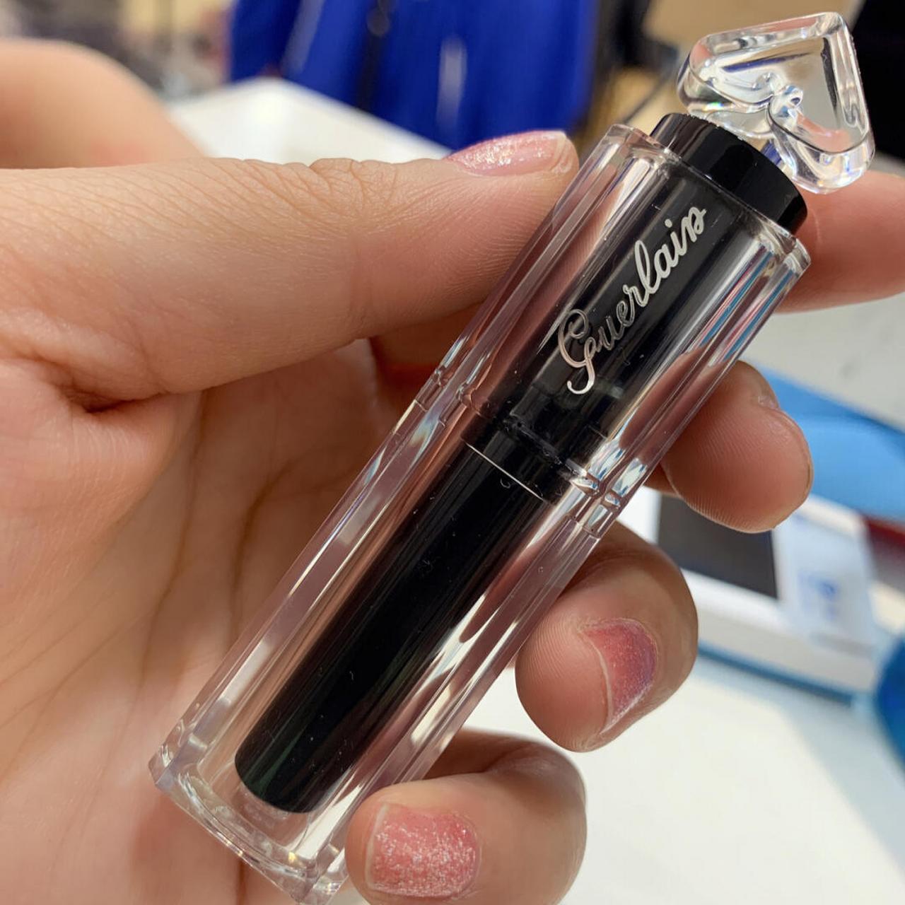 娇兰小黑裙020口红娇兰口红娇兰小黑裙020口红,超级滋润,而且还有微微