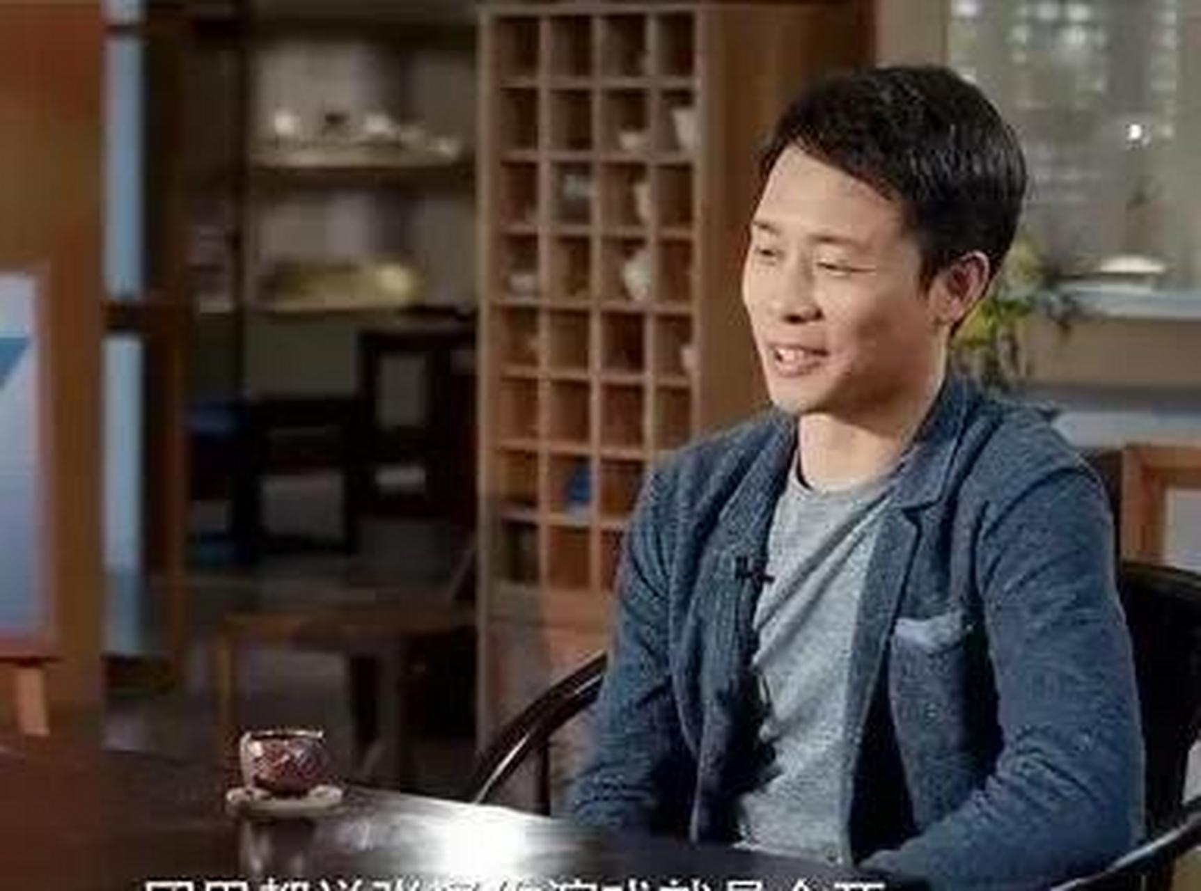 拍《乔家大院》时,导演胡玖对张译说:"你记着,男演员28岁再演不出来