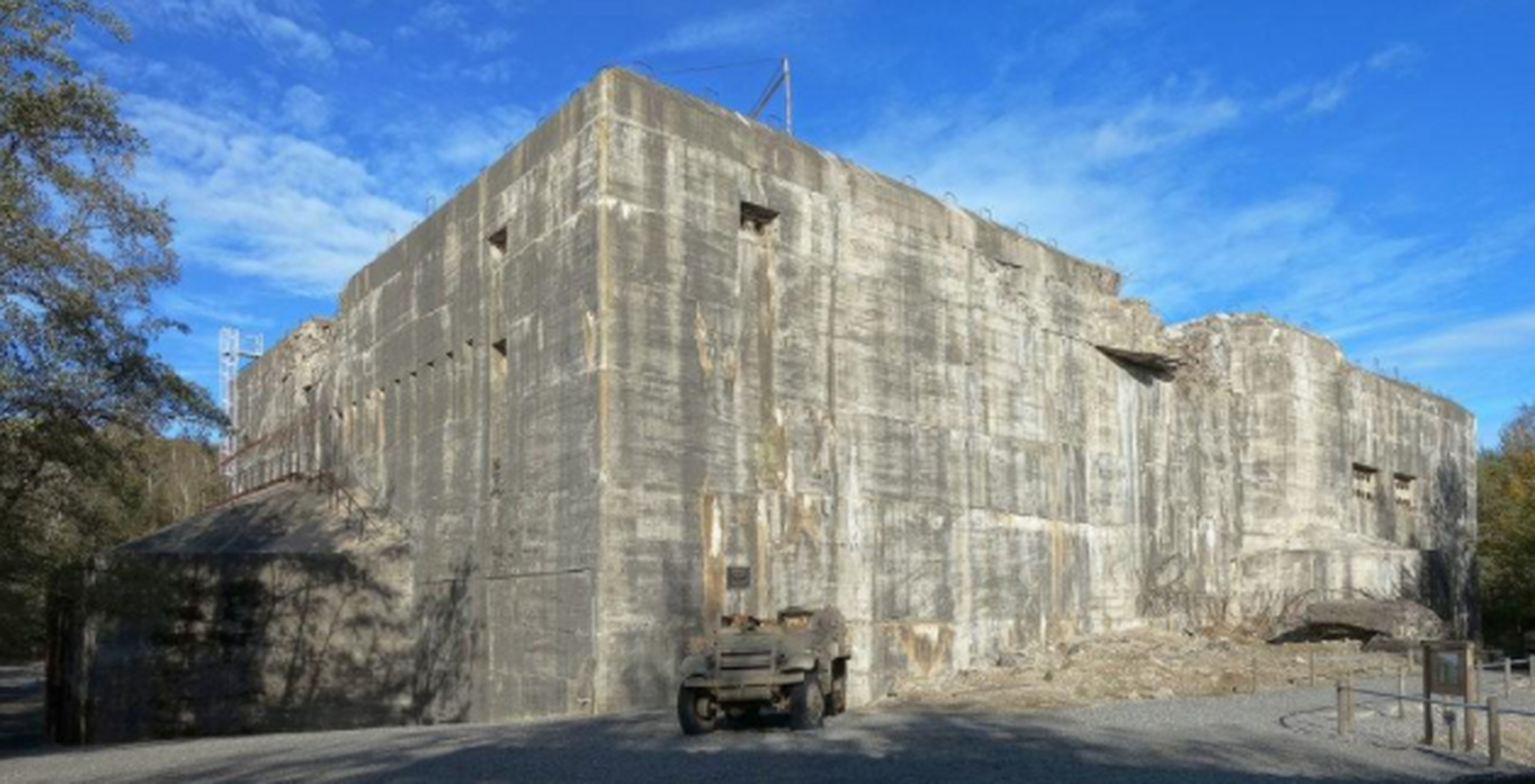 严密设防的军事结构一般被称为碉堡