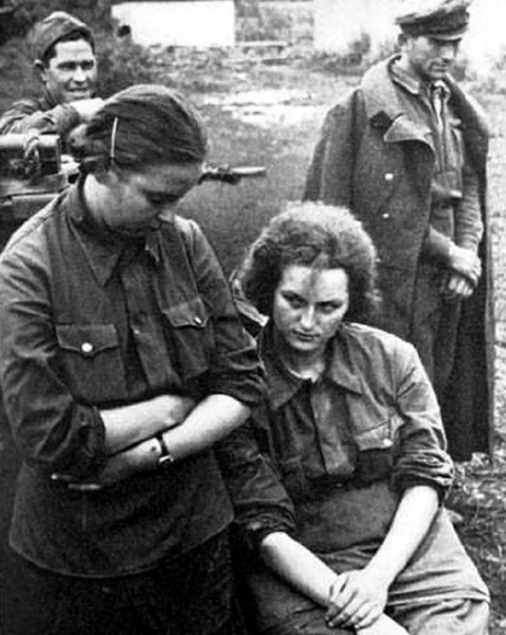 1943年,有两个苏联女兵被德军俘虏!