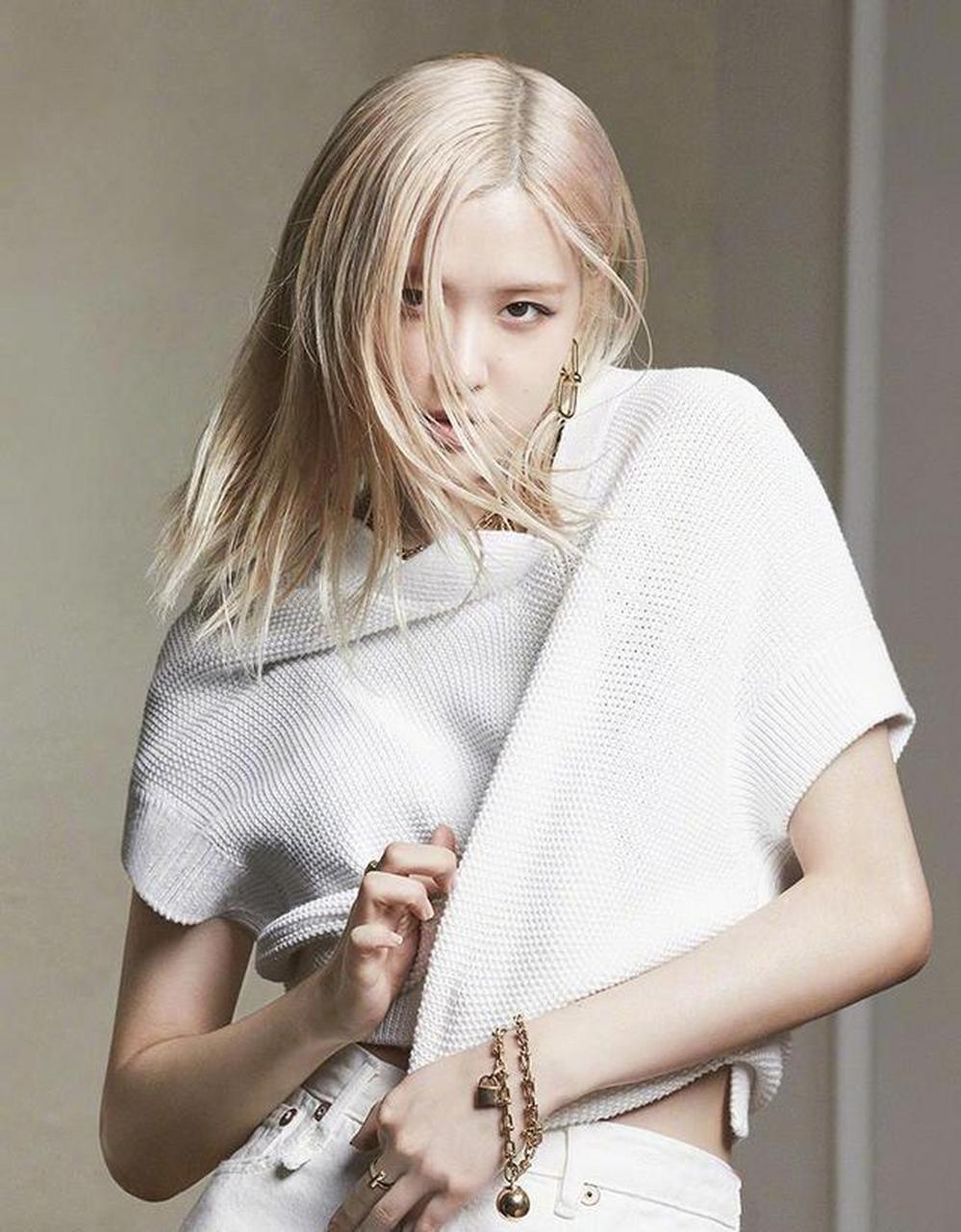 美貌"鲨"人!rosé朴彩英拍性感唯美写真,光脚穿吊带裙秀美腿