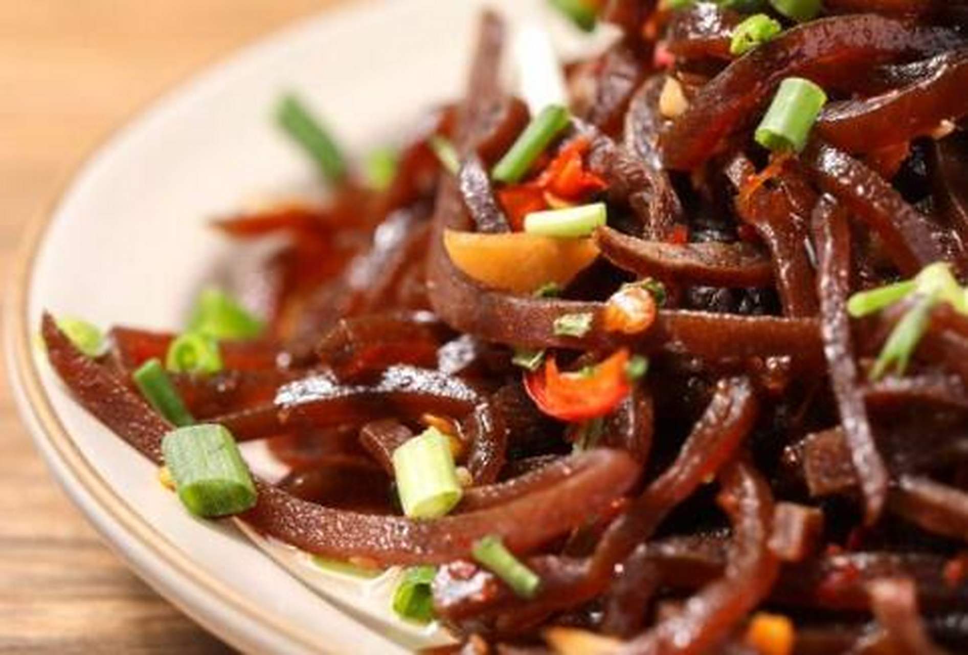 襄阳大头菜是襄阳的一个特产,襄阳大头菜也是我们中国的四大名腌菜之