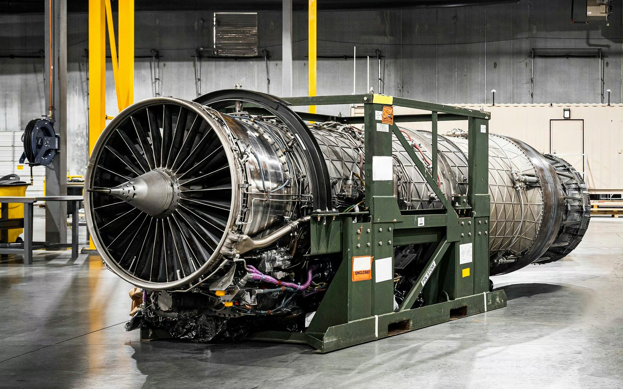 15c战斗机和f-15e战斗机配装普惠公司的f100-pw-220e涡扇发动机( 1))