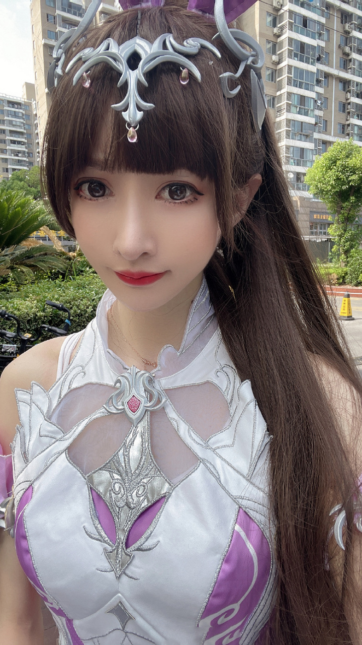 这位小姐姐cos的小舞也太好看了吧,身材颜值都好赞,是一位主播,名字叫