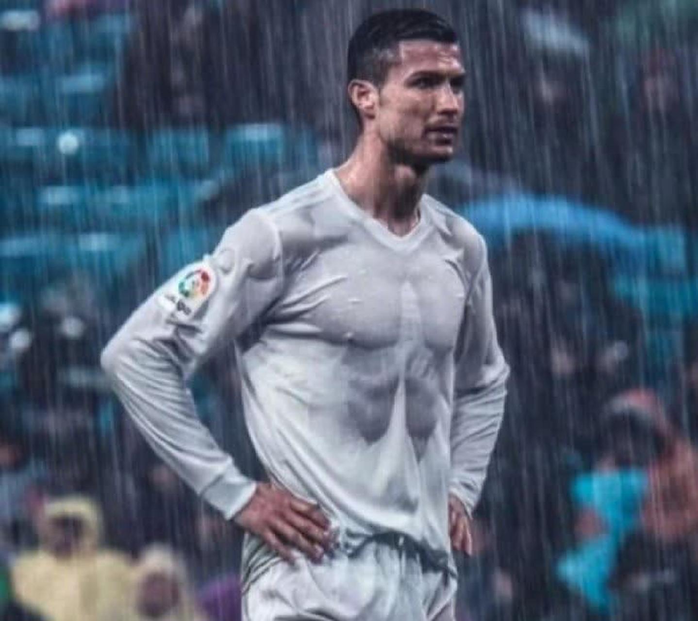 c罗不是也有这样的身材吗?  ?[汗]