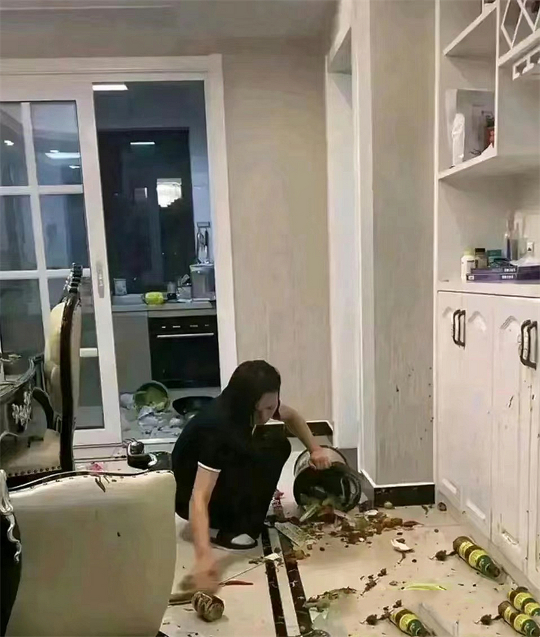 夫妻争吵,你们会乱砸东西吗?