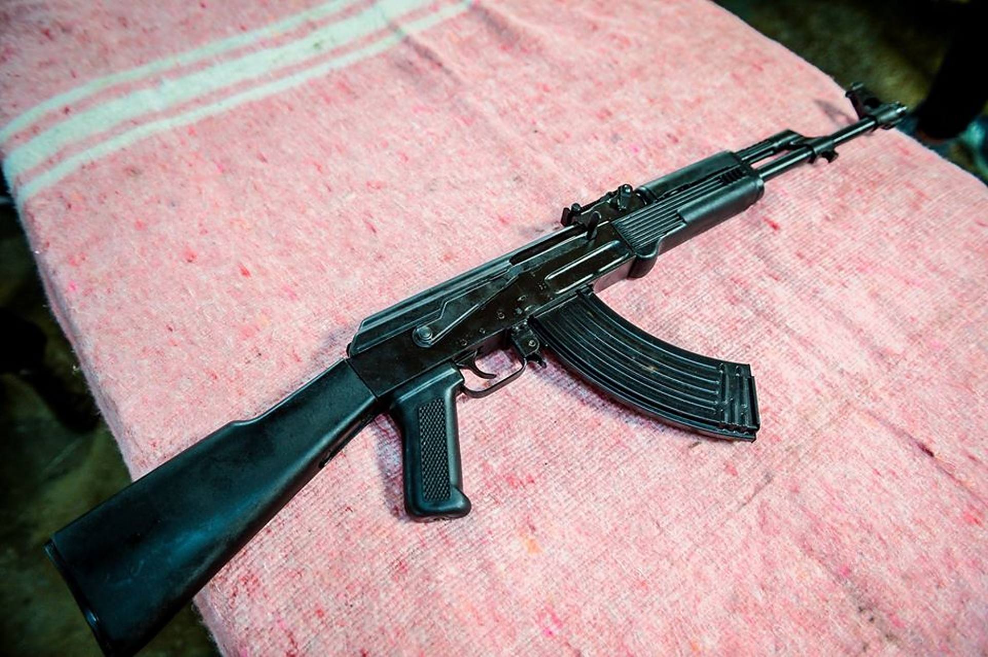 "mattle black"(青黑色)是越南人民军的z111生产的akn突击步枪的一种