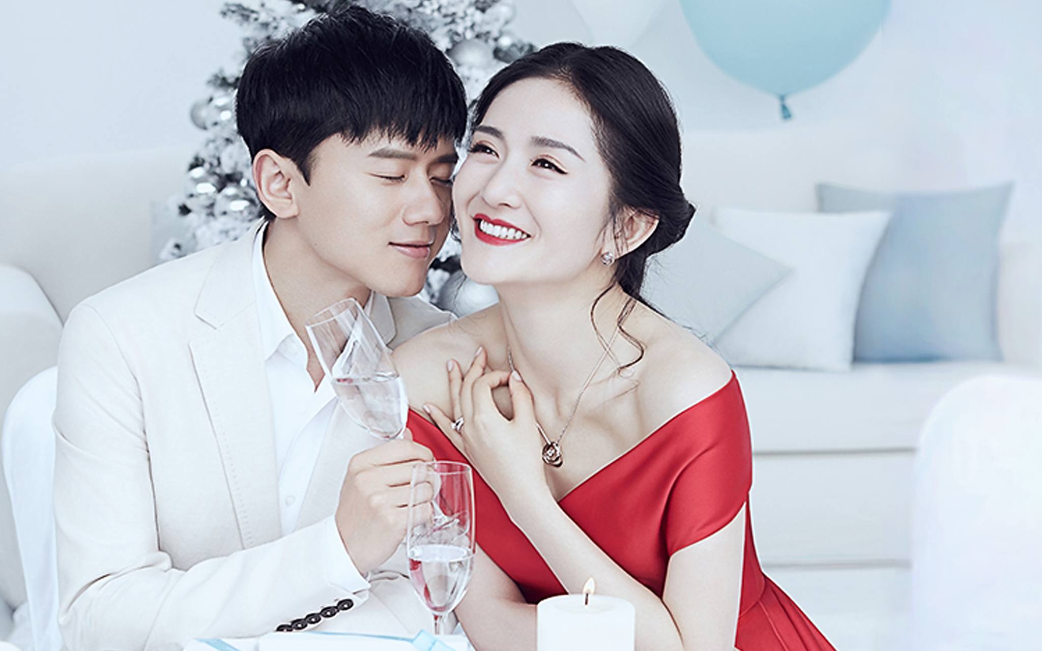 表示两人结婚十二年,希望感情坚韧,据悉张杰和谢娜在一档节目中相识