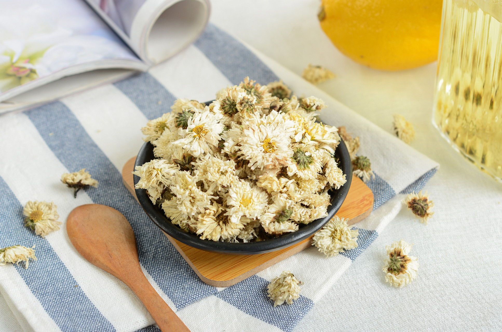 这款茶可以疏风清热,预防治疗风热感冒——桑菊饮[生病]  材料:霜桑叶