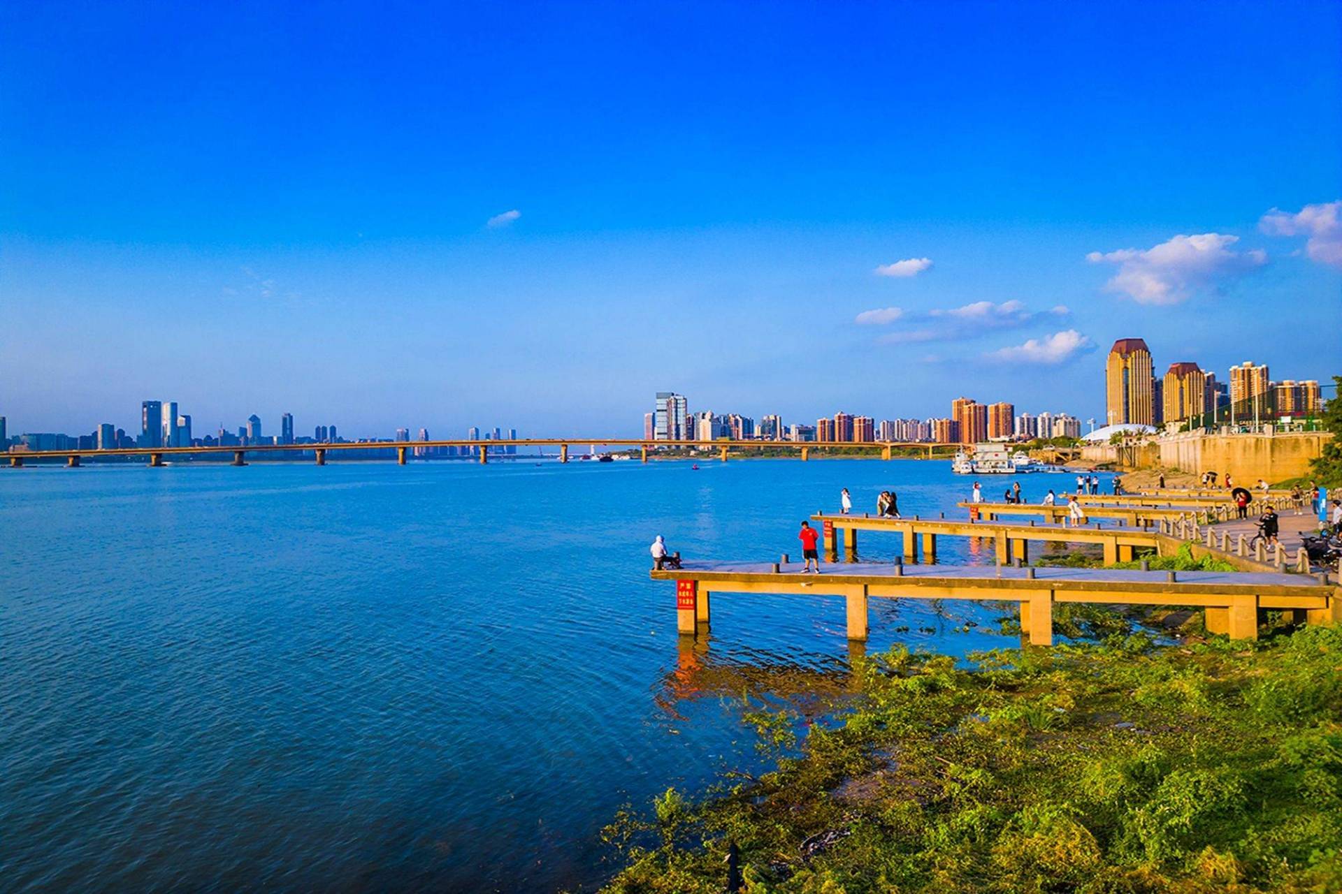 江西南昌的朝阳江滩公园,是一处充满温馨和浪漫的宝藏落日打卡地.