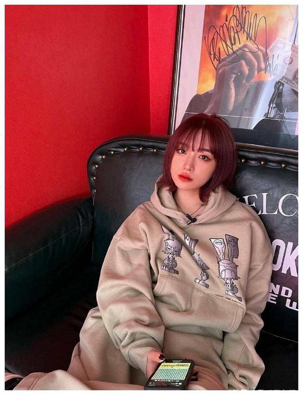 日本黑怕女孩吉田凜音美女小姐姐迷人美照欣赏,好美啊