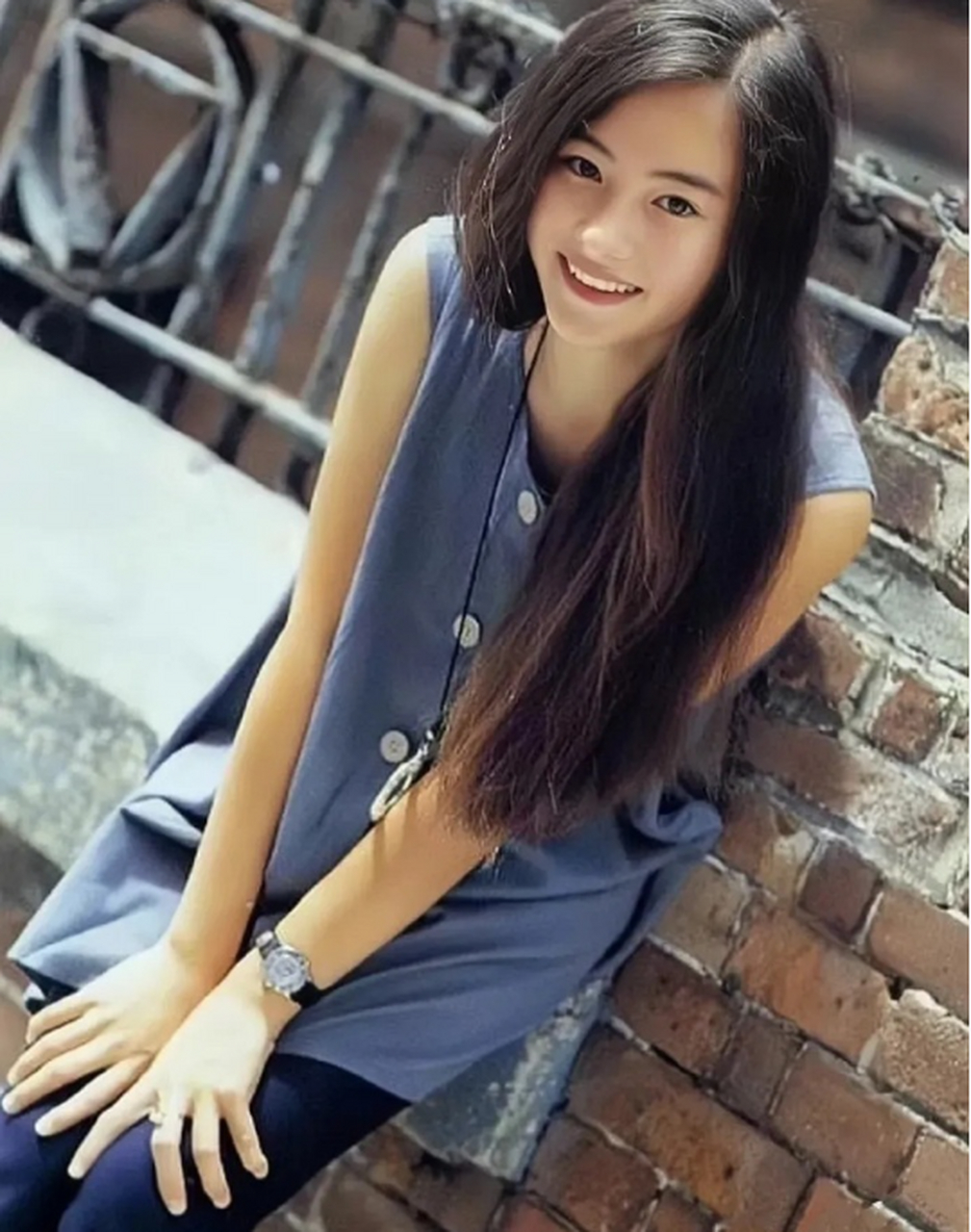 这组张柏芝少女时期的照片,好青涩啊,脸上还有一些婴儿肥