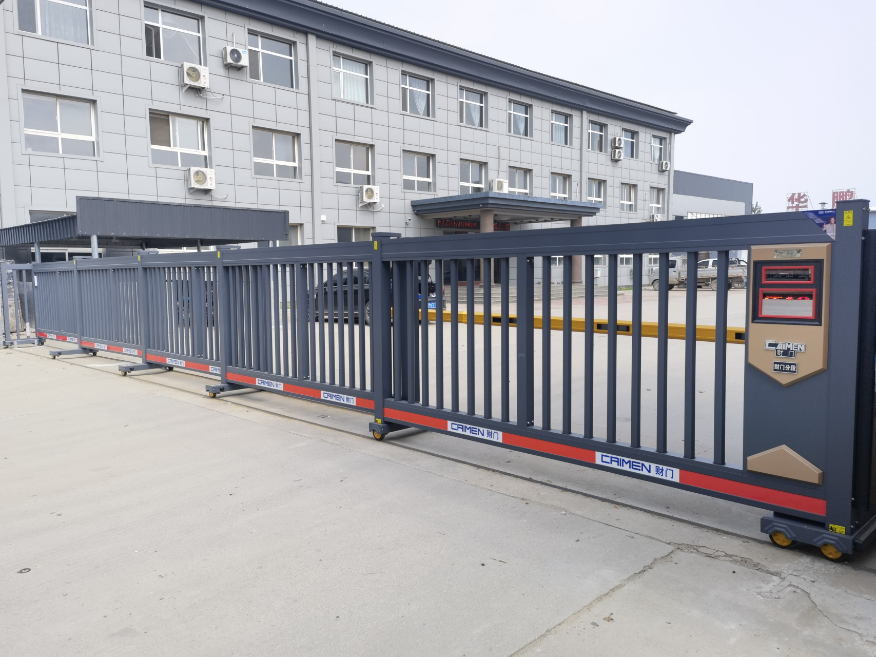 衡水企业安装电动门的几个主要考虑因素 近年来,越来越多的企业选择