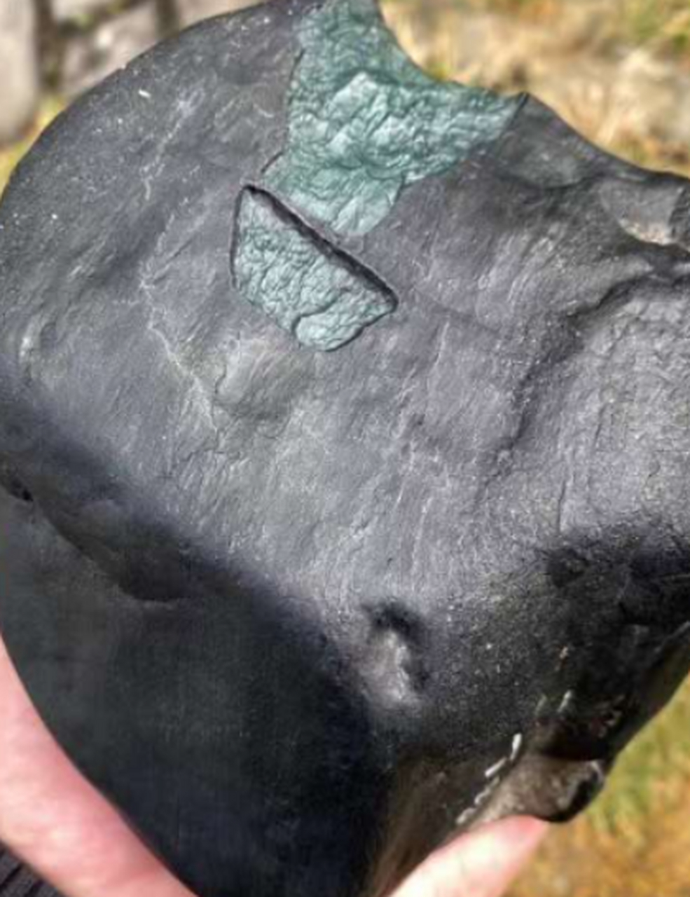 点击头像看直播##翡翠原石#格应角冰晴开窗料,皮壳老辣,起油性,种老