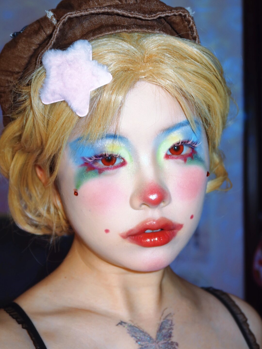 终于到了万圣节,我为大家带来了一个全新的小丑妆.