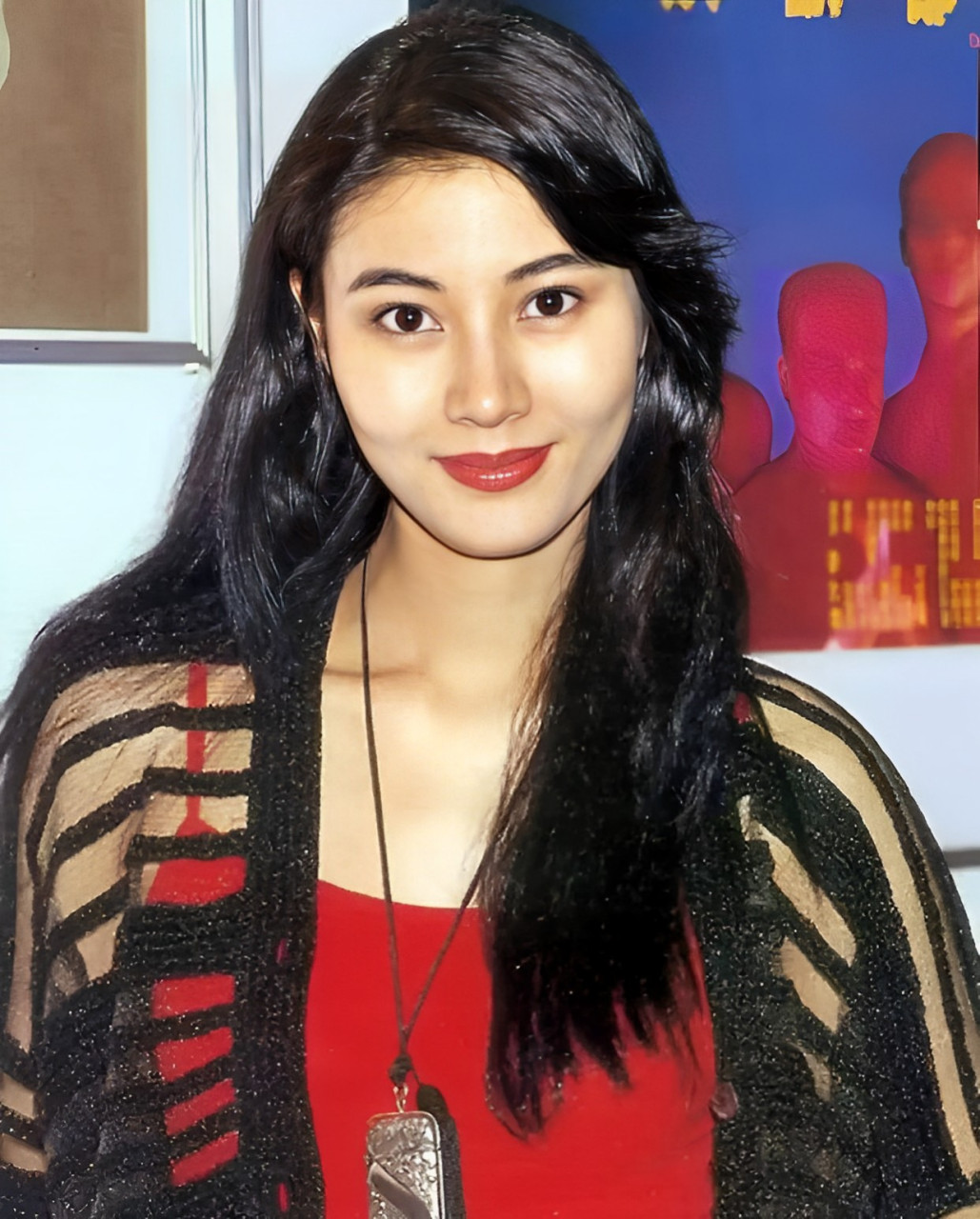 也是在同一年,李嘉欣在"国际华人小姐"比赛中获得冠军.