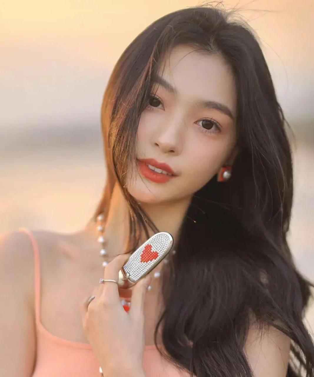 大美女易梦玲,曼妙身材,赏心悦目,肤白貌美,极品美女