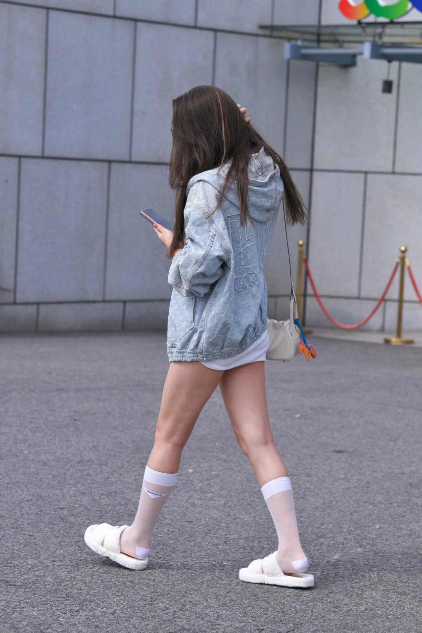 半腿白袜小姐姐,太美了