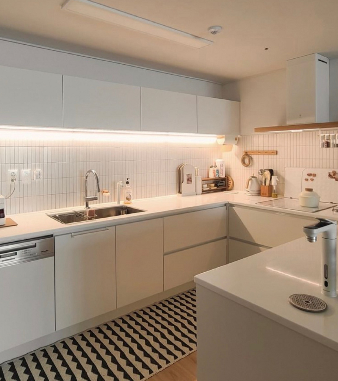 厨房灯光布置记好这7点,后期想不好用都难~  厨房照明以实用为主,主要