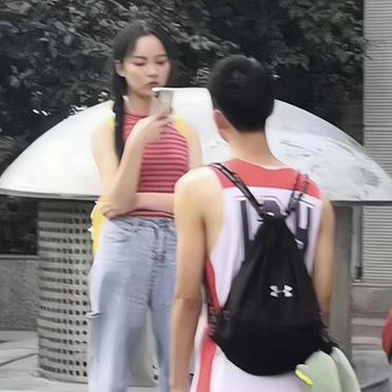 怎么一副高高在上的样子呢
