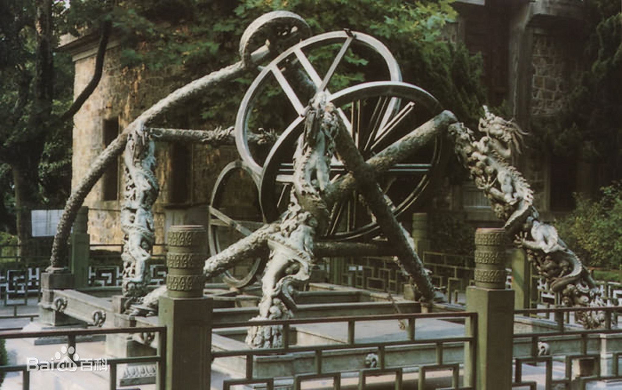 简仪是郭守敬根据浑仪的结构,简化层次设计的,目的是为了更加方便