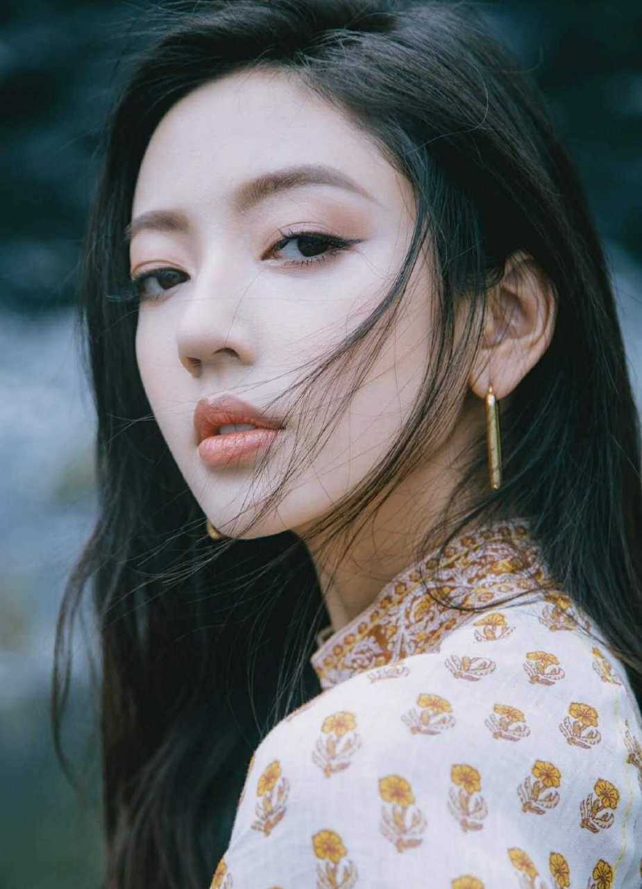 《以家人之名》里唐灿的扮演者何瑞贤是北影毕业的学霸,和齐明月的