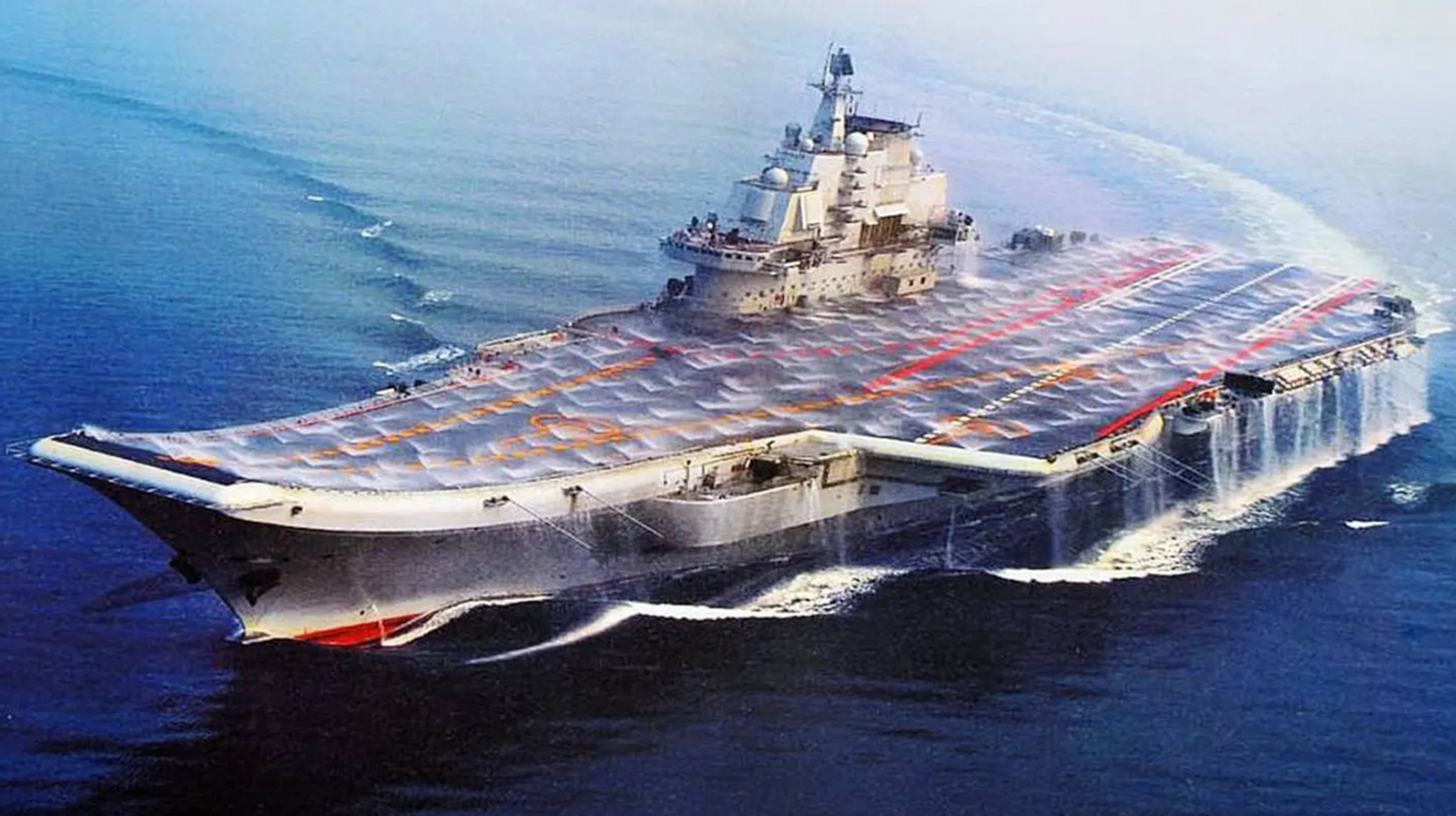 005航母:排水量达10万吨,2030年或将服南海舰队 航母作为大国必备的一