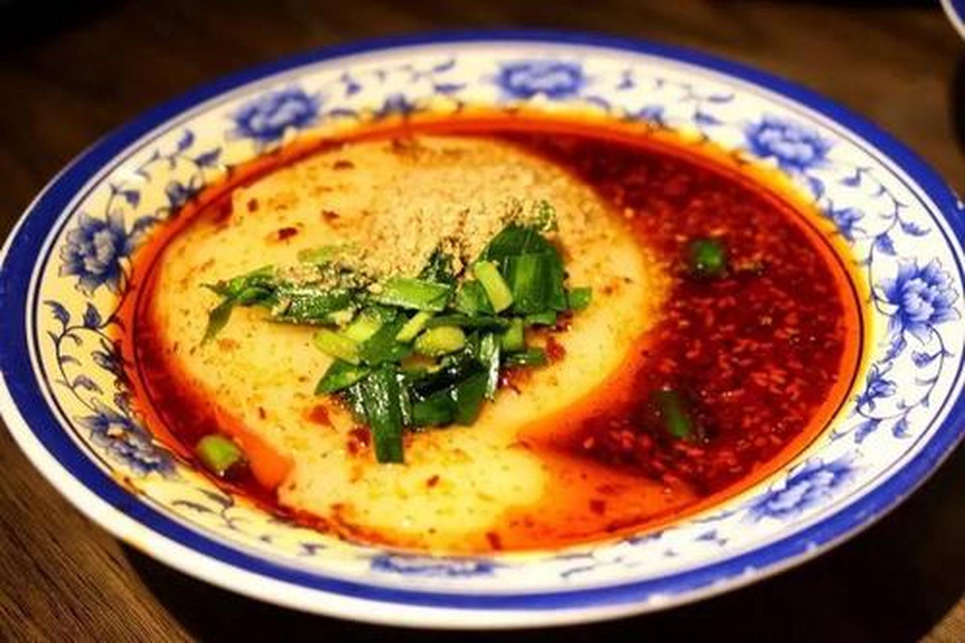 探秦商,品陕味# #城市情报员# 搅团:搅团是陕西特色小吃,定义为"用面