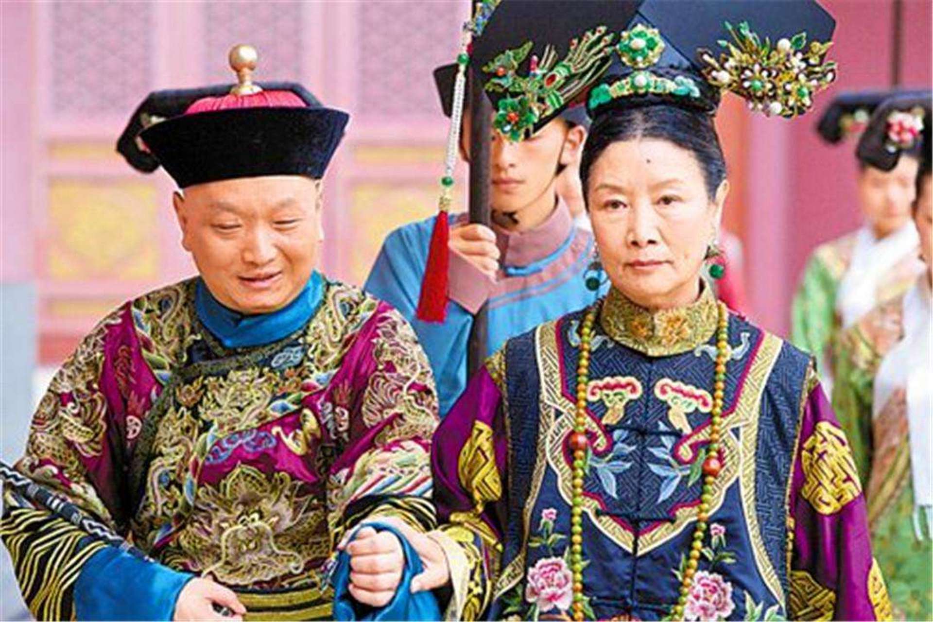 1868年,大太监安德海娶了19岁京城名旦马赛花,百官庆贺,慈禧还赏赐了