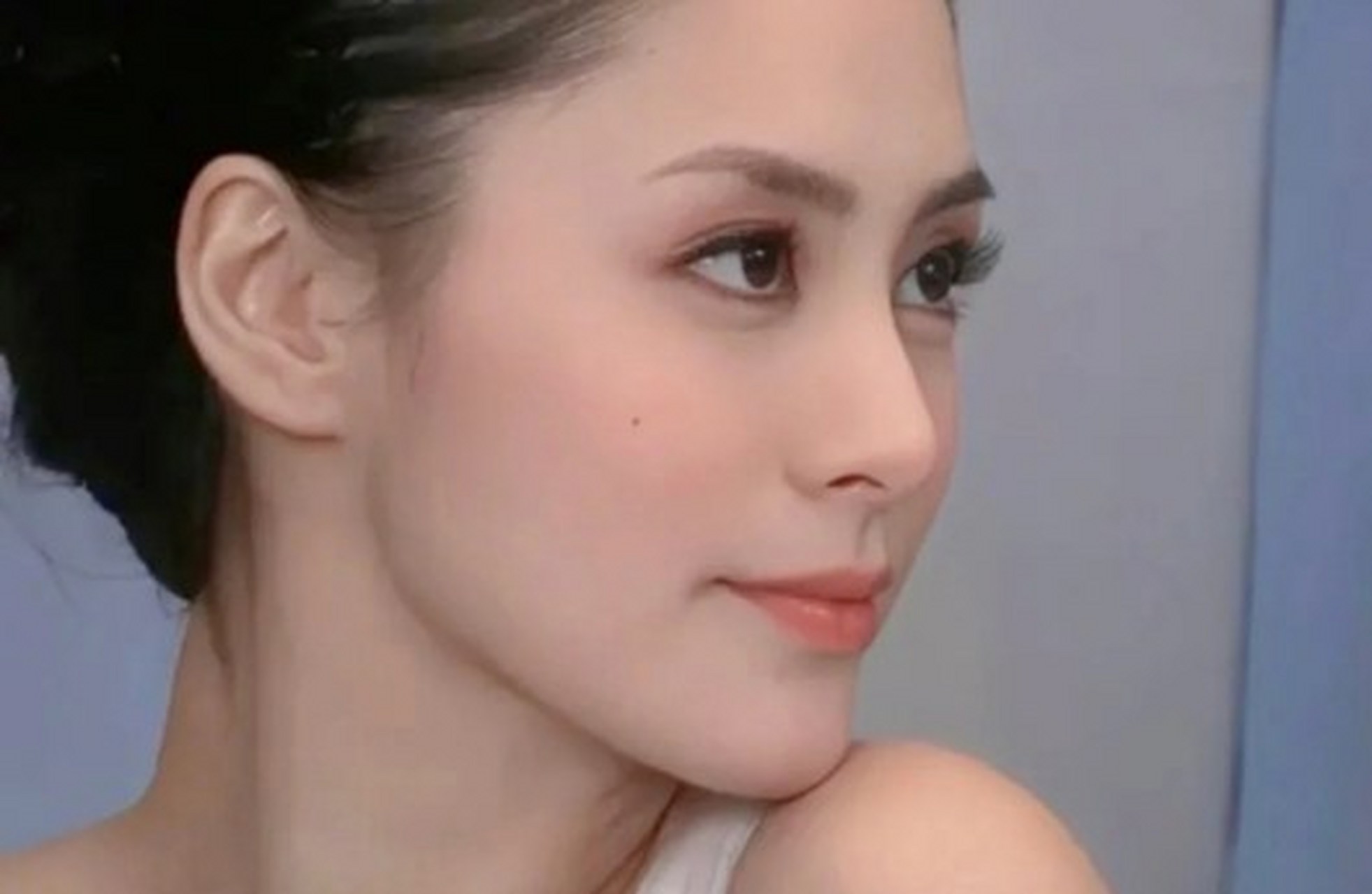 考古到阿娇这张照片,她也是一个浓颜系的大美女明星了