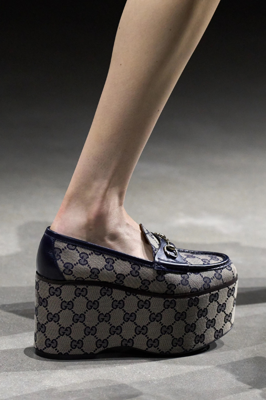 gucci ancora大秀上的厚底马衔扣乐福鞋!