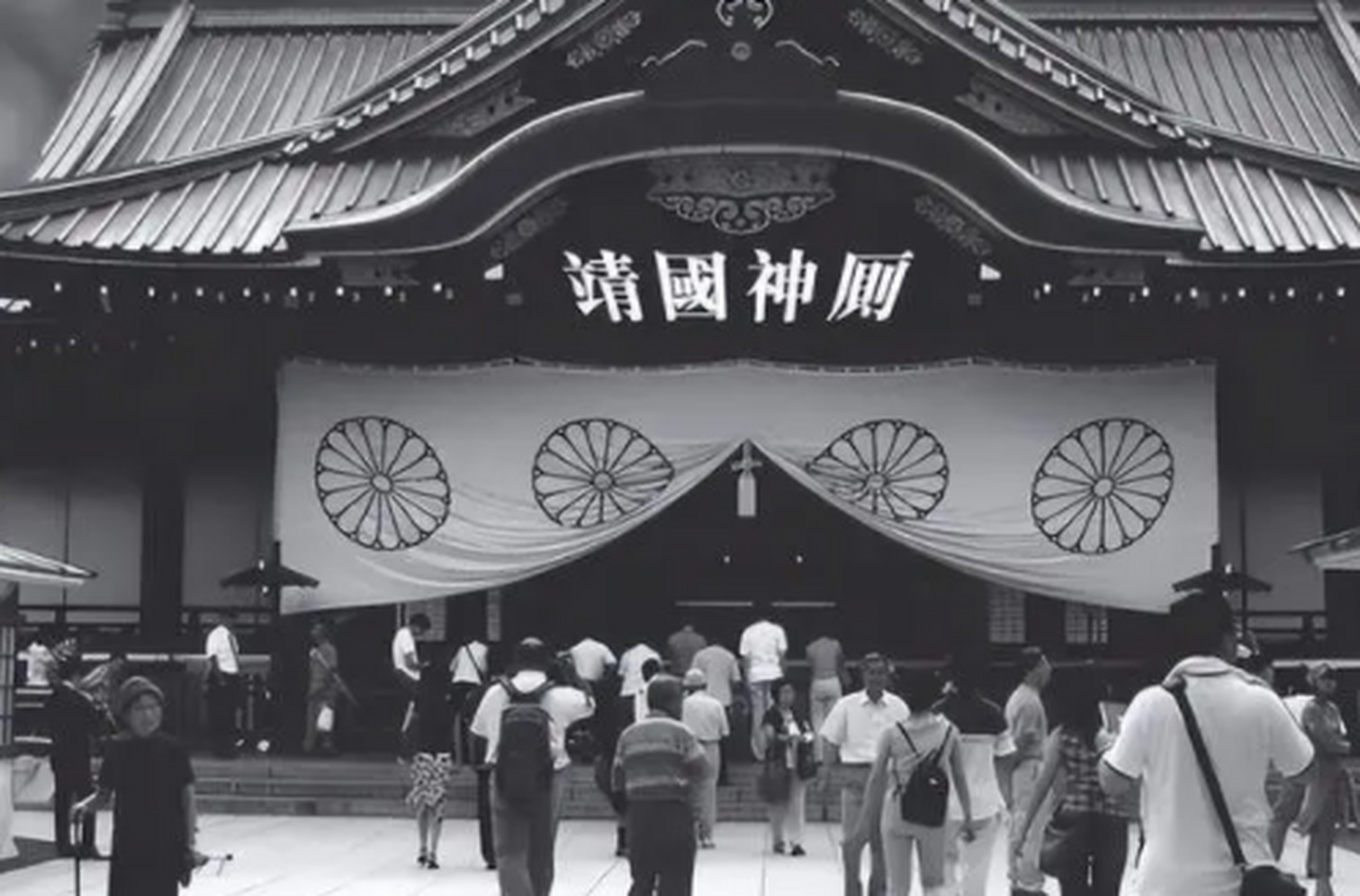 中国男子火烧靖国神社图片