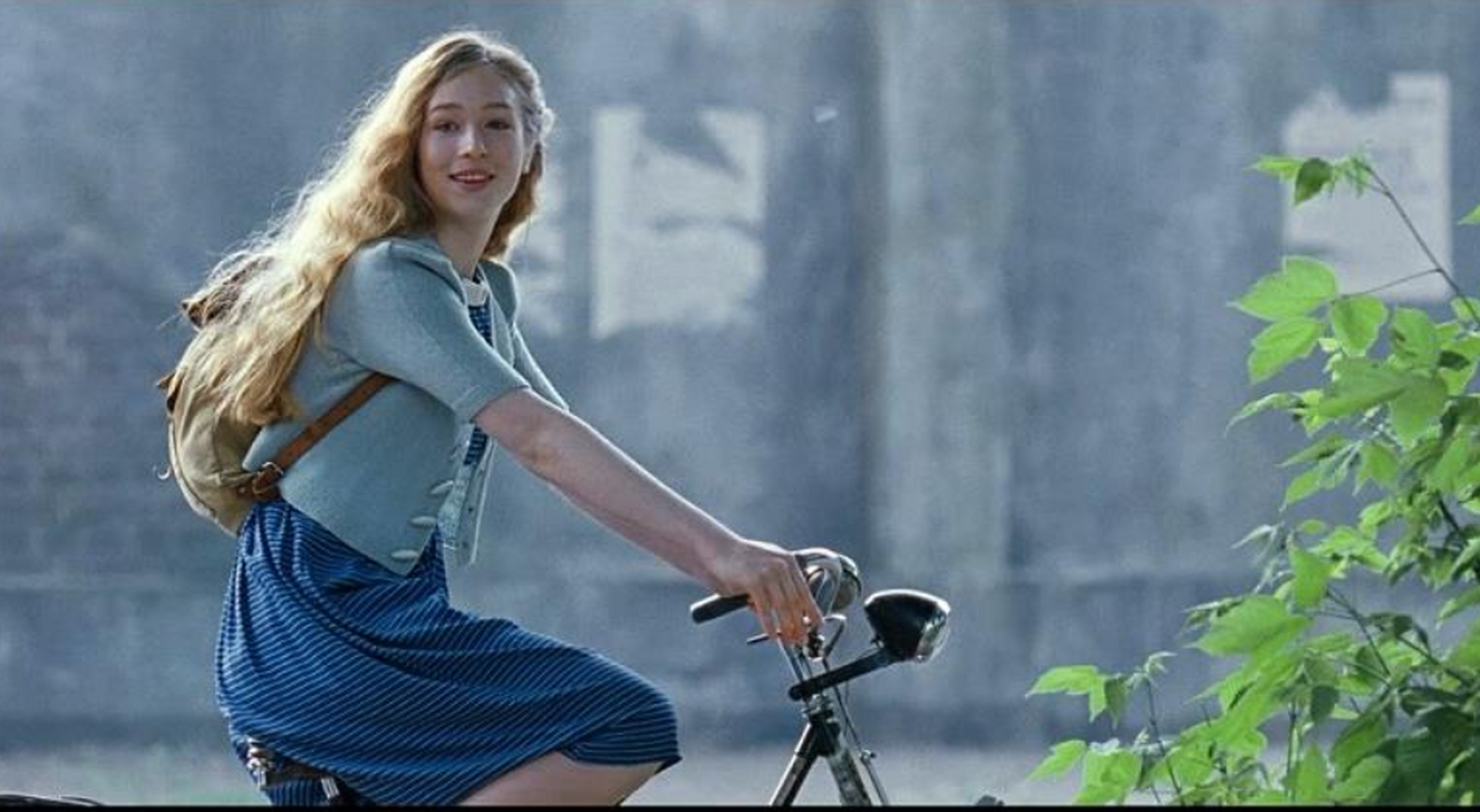 每日电影推荐之《浴血华沙》 因为一个镜头看了整部电影:男女主人公在