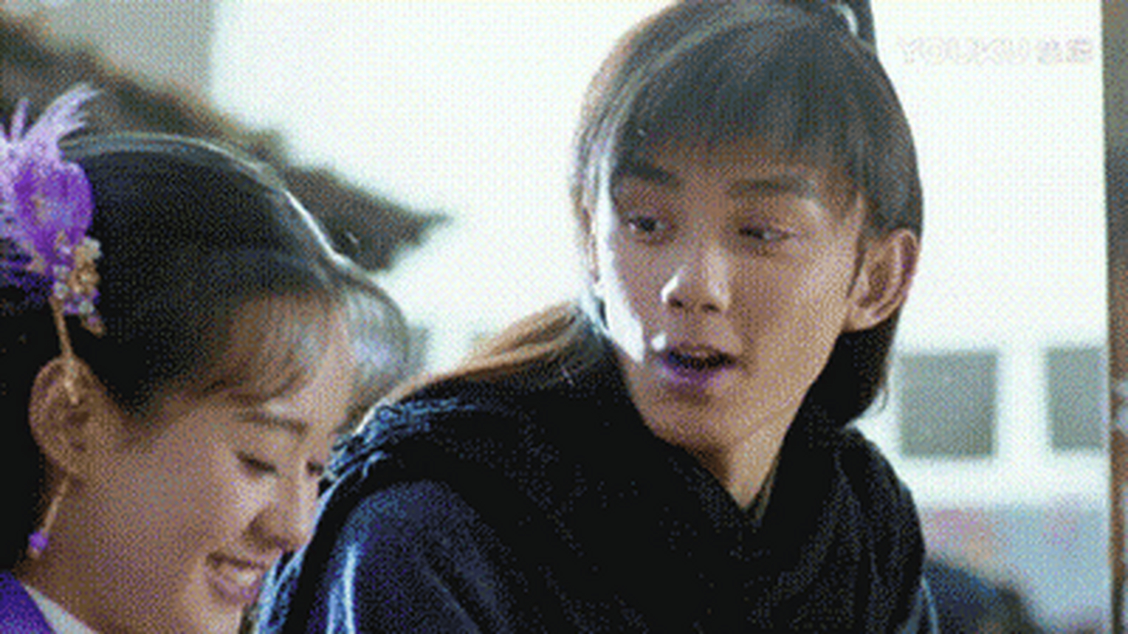 3岁的吴磊获邀接演了第一个广告《黄金搭档》,由于表现出色,形象效果