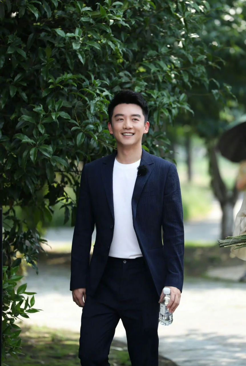 7月31日,郑恺工作室发文称造谣郑恺嫖娼被抓的网友已经公开向郑 