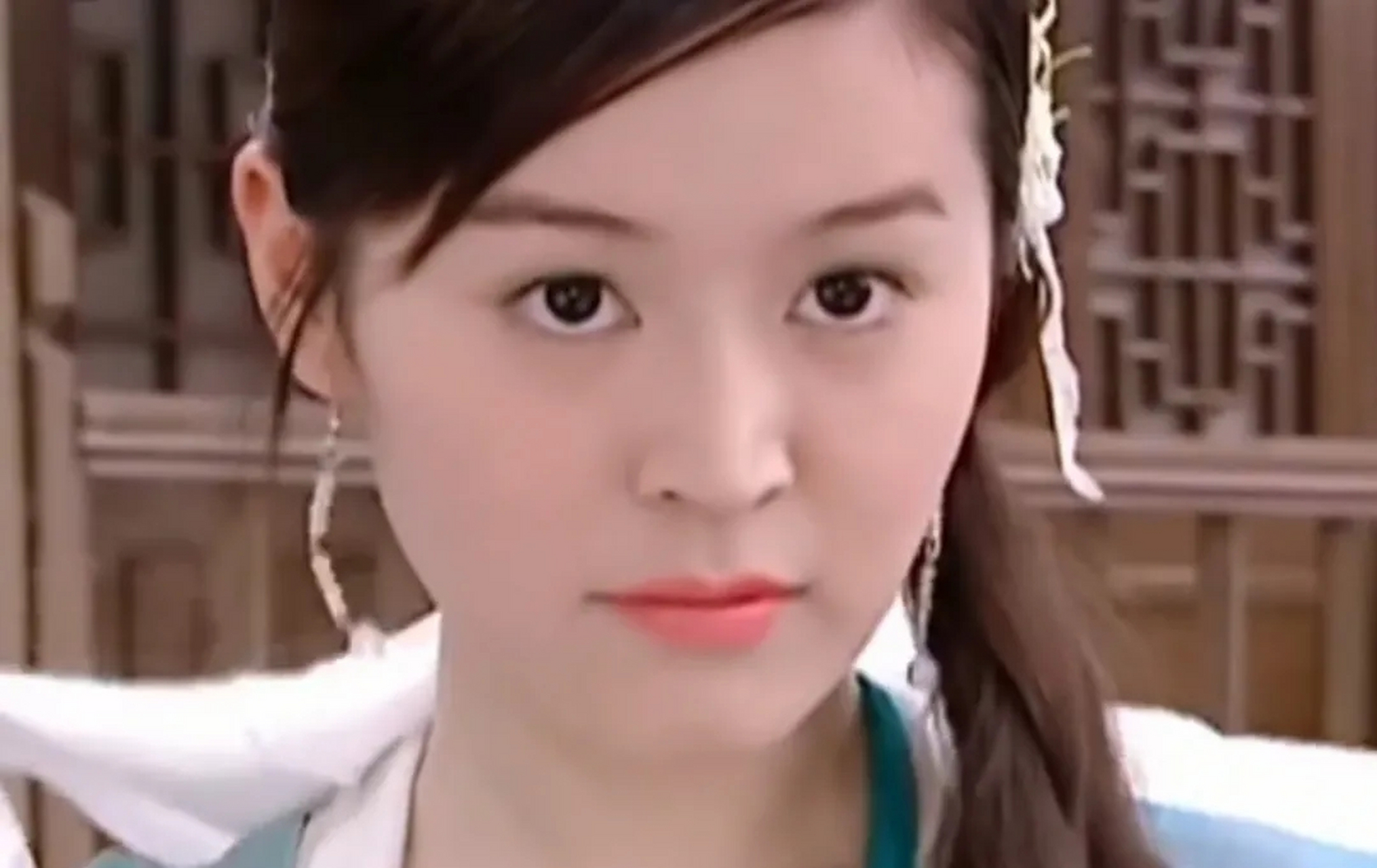 不知道大家有没有发现,小鱼儿与花无缺里饰演小仙女的柏雪之前红翻天