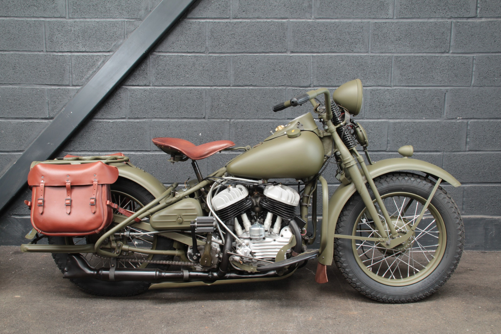 一辆被挂牌(出售 // 拍卖) - 哈雷戴维森 wla 1941型摩托.