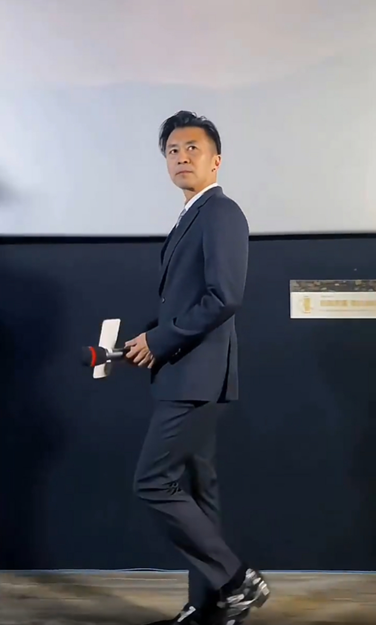 马保国的脸怎么百搭啊,竟然能和谢霆锋一样帅