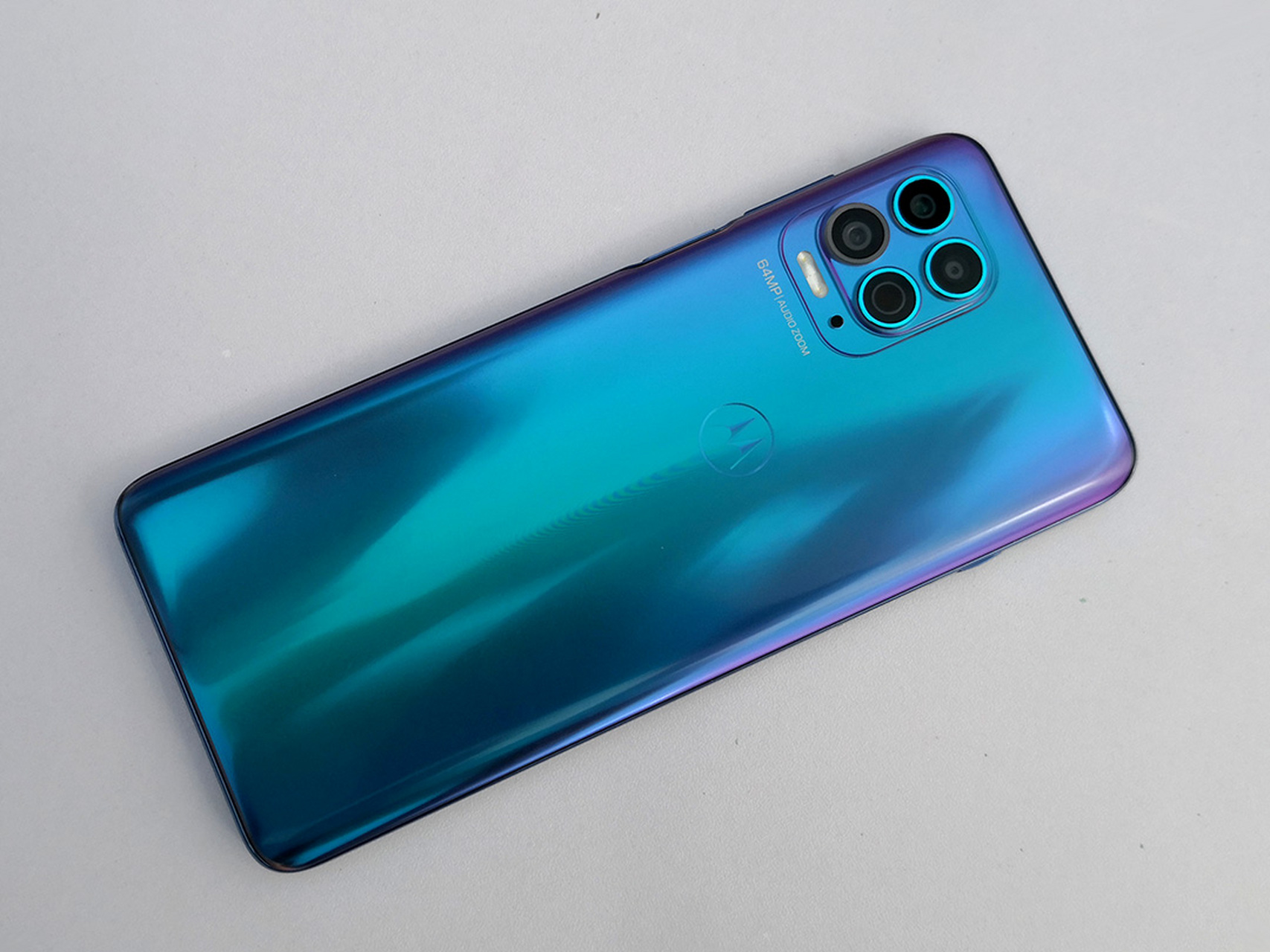 价格再创新低,8 256g版本的摩托罗拉edge s优惠后到手价1799元,是性价