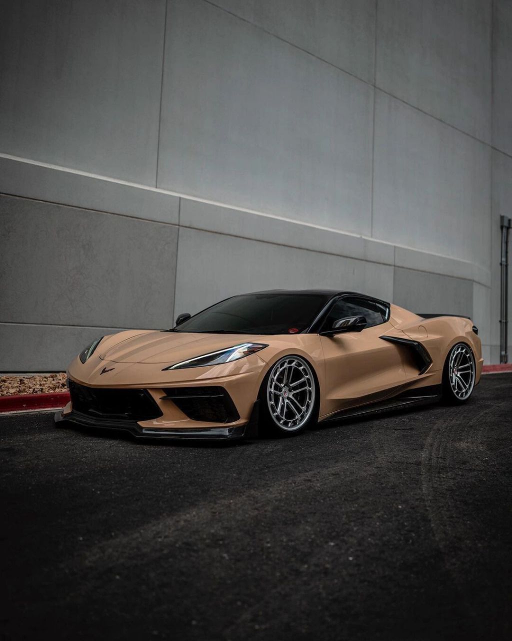 尽显王者风范】科尔维特c8  最低售价为180w起,科尔维特作为美国性能