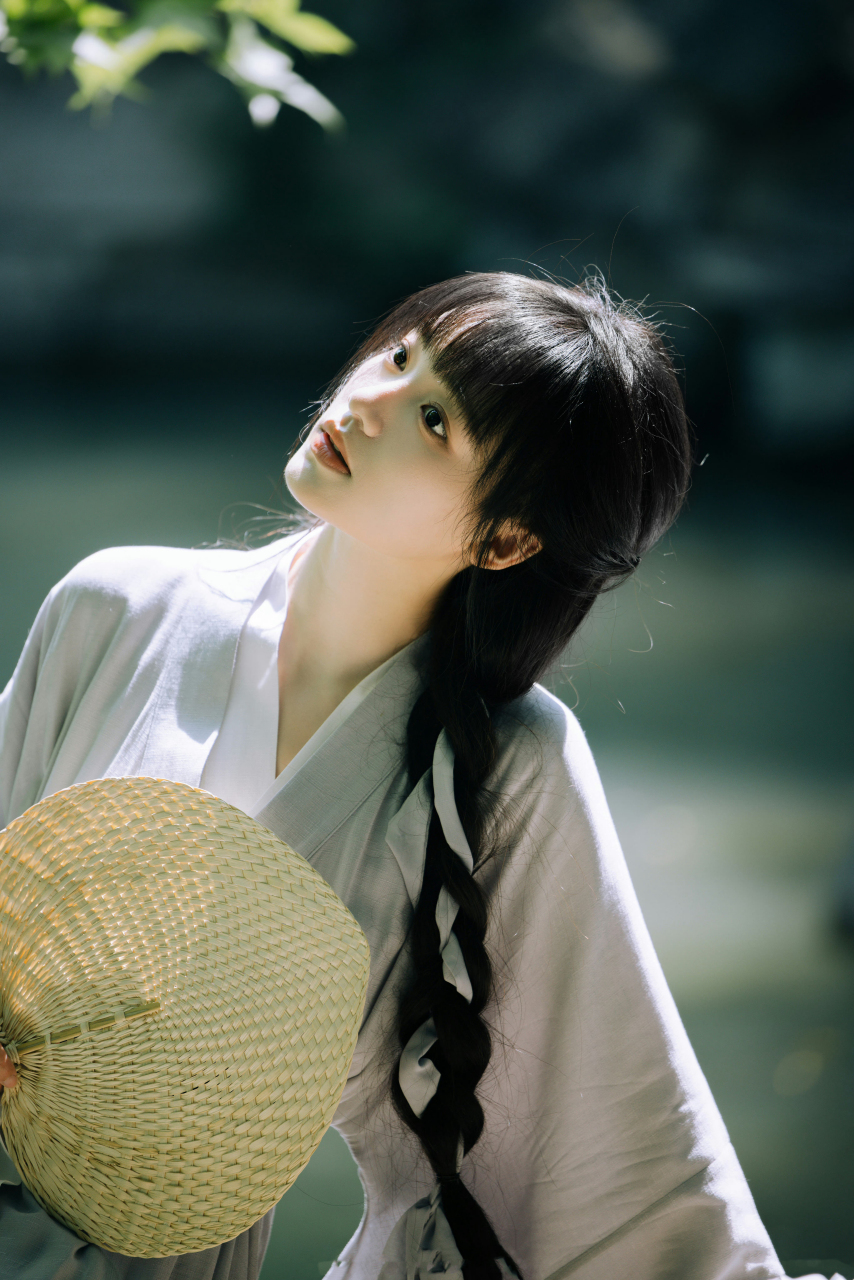 《当我飞奔向你》里的女二姜之南,古装扮相如何?