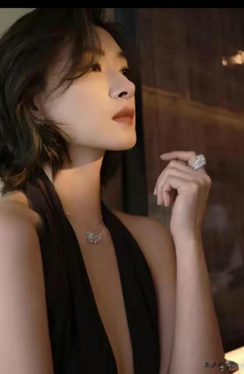 演员～～万茜是内地演员,话剧演员,歌手.这精美照片你喜欢?