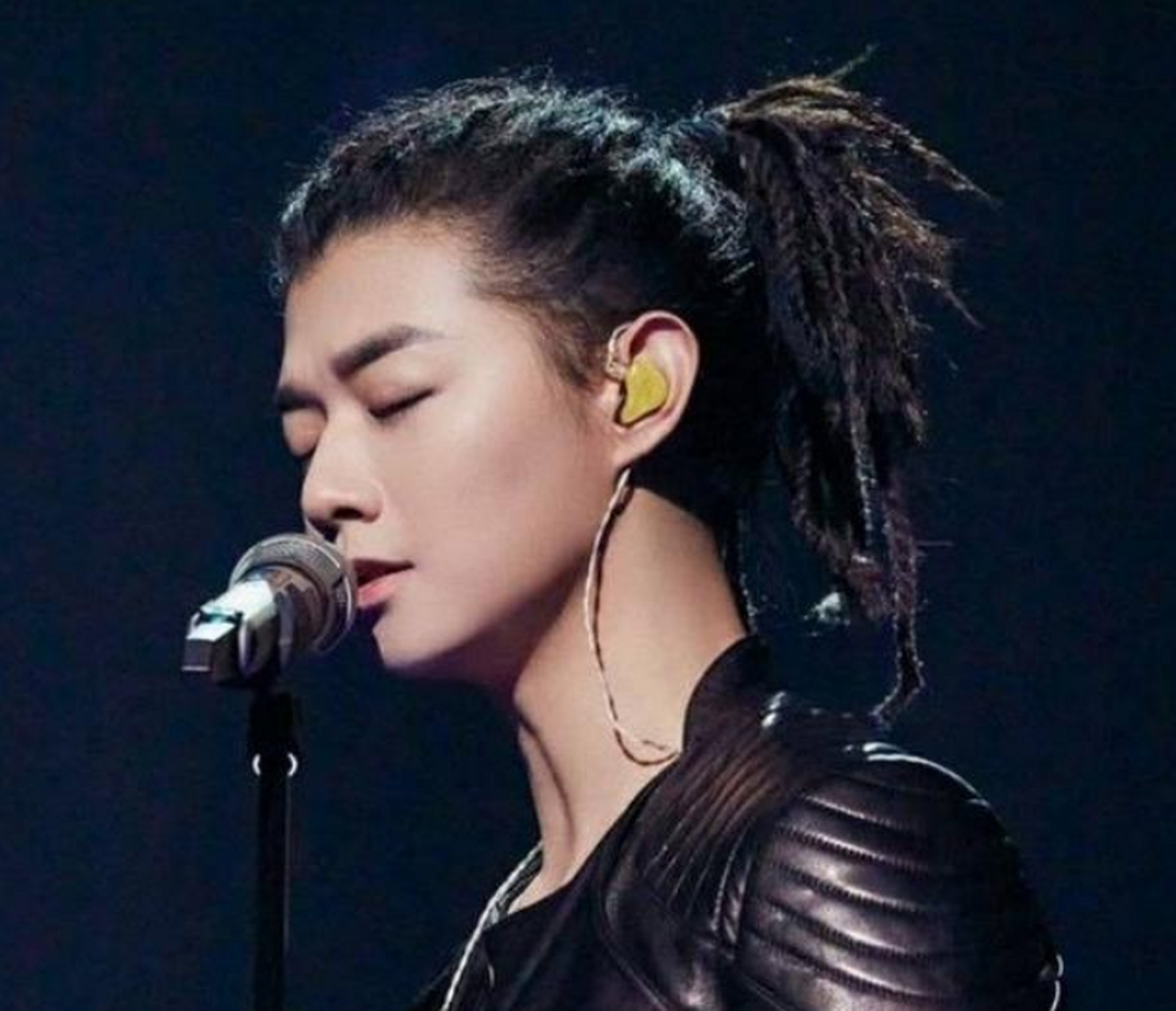 《披荆斩棘的哥哥》开播霍尊就连累湖南卫视 #陈露晒霍尊聊天记录