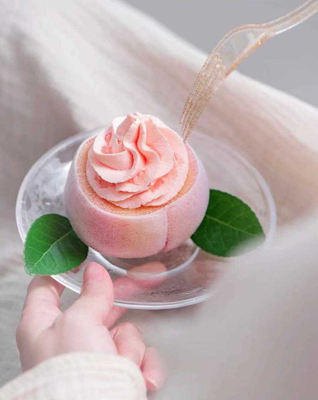 粉粉少女心,蜜桃冰淇淋,一个桃子就能做[石化] 用"桃子"做成"冰淇淋"